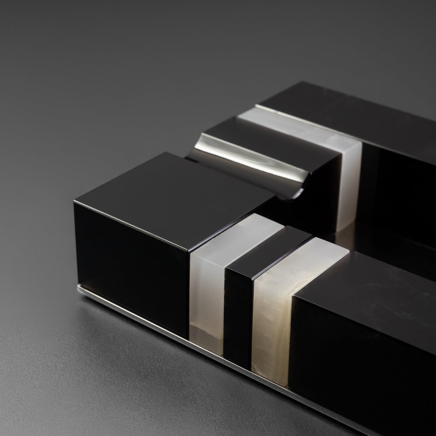 Ashtray by Vanakat: Black & White