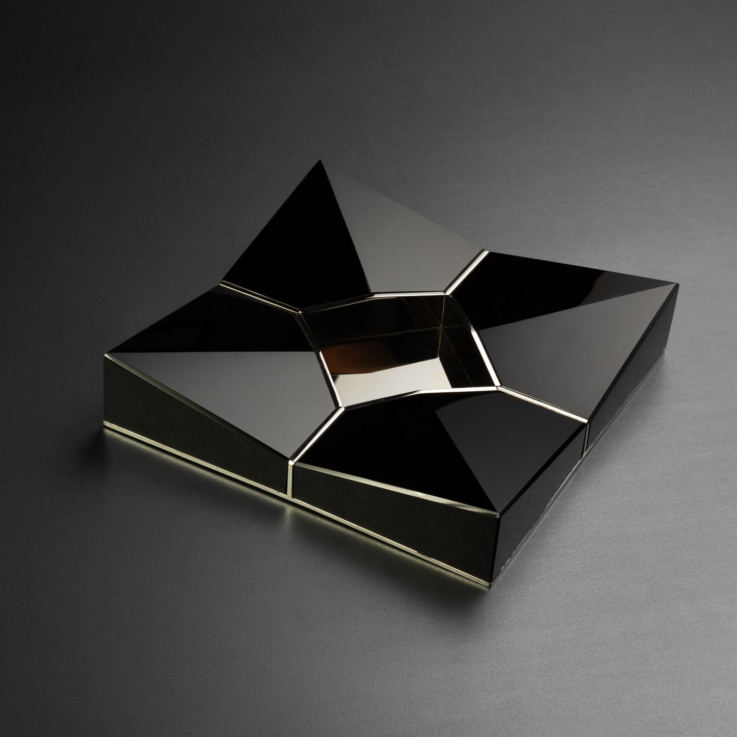Ashtray by Vanakat : Sinatra Black