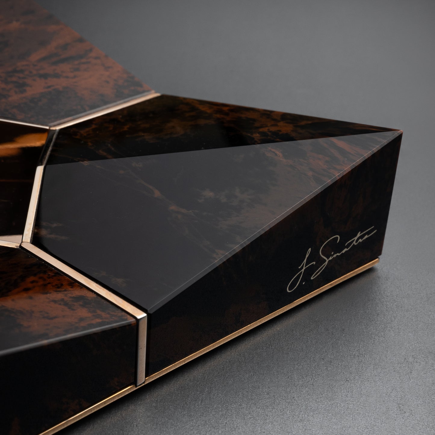 Ashtray by Vanakat : Sinatra Brown Gold